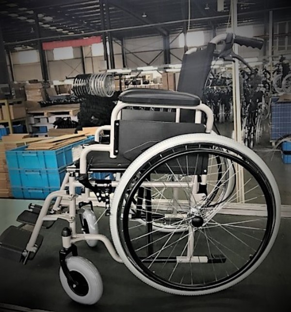 Рингова инвалидна количка с чужда помощ