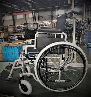 Рингова инвалидна количка с чужда помощ